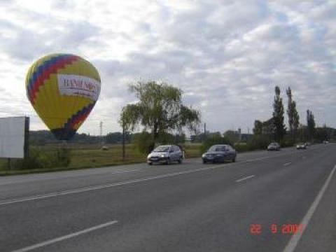 Bannere publicitare pe balon pe DN1 de la John Balon