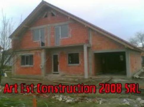Case la rosu de la Art Est Construction 2008 Srl