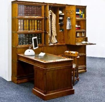 Mobila biblioteca de la Thomas Antiques Magazin Antichitati
