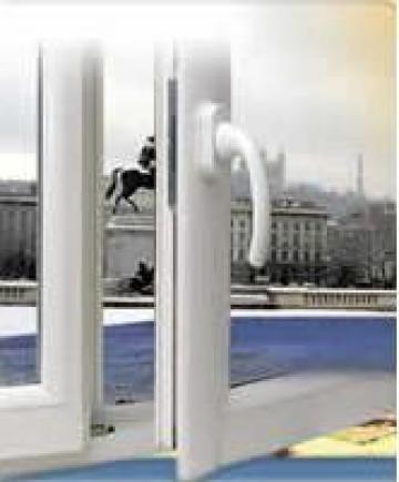 Tamplarie PVC cu geam termopan