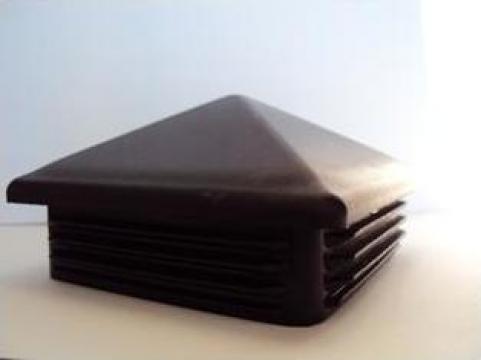 Capac plastic 100x100 piramida de la Cesi Plast Srl
