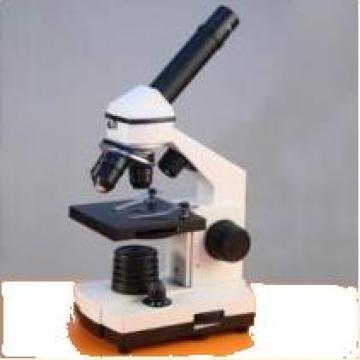 Microscop monocular cu LED pentru elev