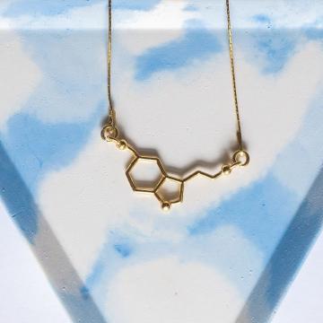 Colier serotonina argint placat cu aur de la Raw Jewellery Srl