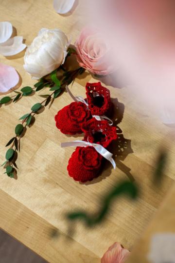Botosei crosetati Floare - rosu de la Andreeatex