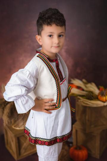 Costum traditional - baiat (3-5 ani)