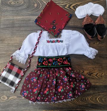 Costum popular fete Maramures