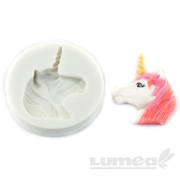 Mulaj silicon cap unicorn cu corn de la Lumea Basmelor International Srl