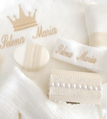 Trusou botez muselina ivoire cu coronita printesa de la Julies Boutique Srl