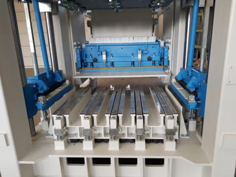 Vibropresa de noua generatie Sumab R-1000