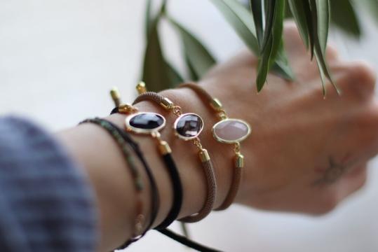 Bratara cristale naturale cuart roz, obsidian, cuart fumuriu de la Raw Jewellery Srl