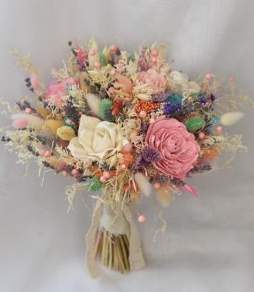 Buchet cu flori si trandafiri de tapioca multicolor romantic