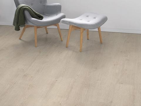 Parchet laminat Egger EPL045 Stejar Newbury alb 10 mm de la Visaria Design Srl.