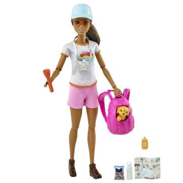 Papusa Barbie bruneta in drumetie cu catelus