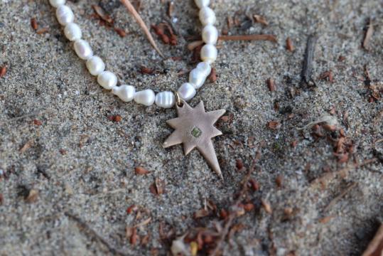 Colier perle Steaua Nordului peridot de la Raw Jewellery Srl