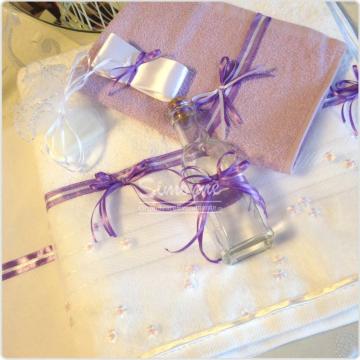 Trusou botez Antonia fetita alb lila cu organza brodata